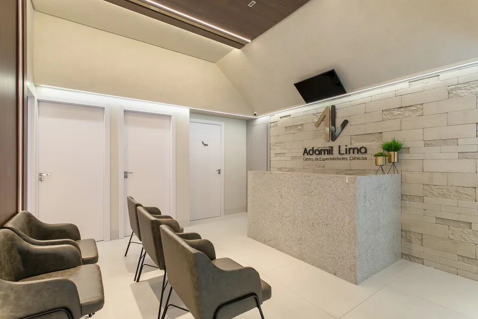 Recepção do Centro de Especialidades Clínicas Adamil Lima